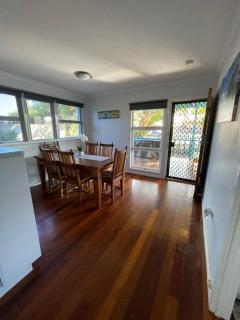 Pet Friendly Cottage in Torquay - Hervey Bay 430m or 5 min walk to dog friendly Shelly Beach - Torquay - 3