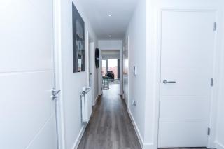 LOVELY 2 BED APARTMENT WITH PARKING - 9