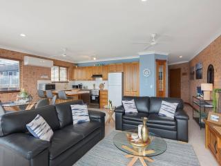 Grand Pacific 2 Unit 4 -Omaroo - First Floor - Narooma - 9