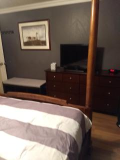 Curt's cozy room rentals - 9