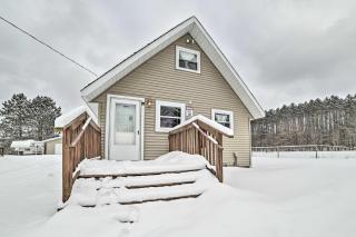 Cozy Cadillac Retreat Walk to Ski Resort! - 8