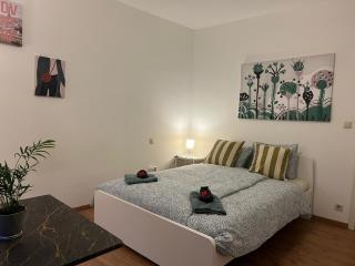 city-pillow rooms - 1