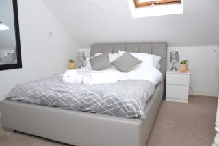 Convenient 3 Bedroom Home Fast Wi-Fi Free Parking - 7