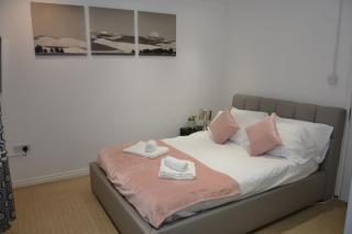 Convenient 3 Bedroom Home Fast Wi-Fi Free Parking - 6