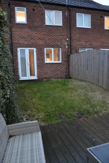 Convenient 3 Bedroom Home Fast Wi-Fi Free Parking - 1