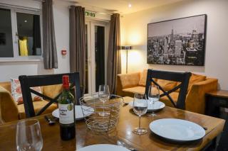 Convenient 3 Bedroom Home Fast Wi-Fi Free Parking - 8