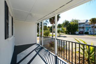 Canal 313 - Right in Siesta Key Village! - 2