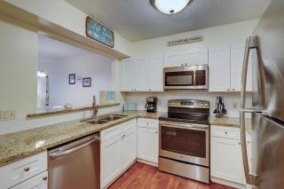 First Floor Flat near parking King Bed two twins Bikes & Beach Gear included - 6