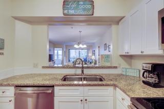 First Floor Flat near parking King Bed two twins Bikes & Beach Gear included - 1