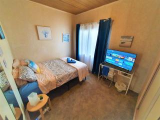 WOODY Pt - AMAZING 1970's SHARE HOUSE BY THE SEA-4 rooms available! - Woody Point - 9