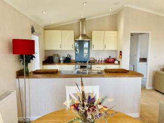 Hollicarrs - Wildflower Lodge - York - 9