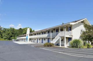 Travelodge by Wyndham Brattleboro VT - Brattleboro - 9
