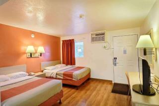 Travelodge by Wyndham Brattleboro VT - Brattleboro - 6