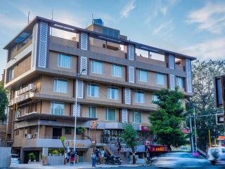 Hotel Pleasant Lake - Ahmedabad - 9