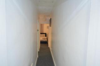 Lovely 3 Bedroom House near Barking Station - Barking - 2