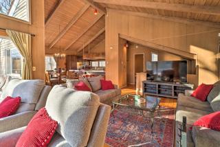 Fire Pit and Grill Lakefront Poconos Cottage! - East Stroudsburg - 7