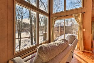 Fire Pit and Grill Lakefront Poconos Cottage! - East Stroudsburg - 5