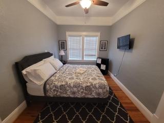 Modern Two Bedroom Home - Lakeland - 1