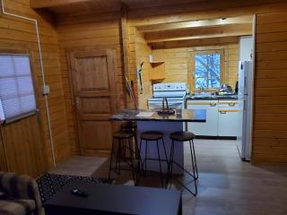 2 Bedroom Retreat Cottage On Muskoka Shores - Parry Sound - 4