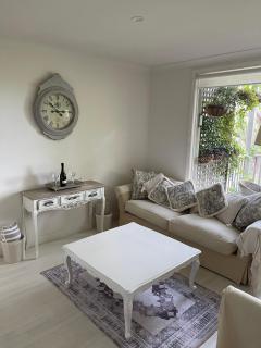 Villa Provincial - 2 Bedrooms both with Ensuites -Situated in Cypress Lakes Resort - Pokolbin - 4