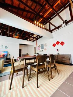RedLoft - Cozy 4-bedroom loft with free parking and pool table - 6