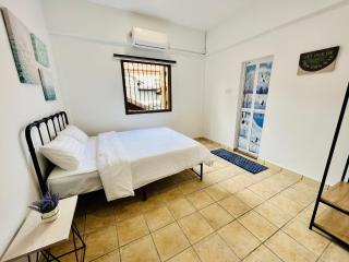 RedLoft - Cozy 4-bedroom loft with free parking and pool table - 2