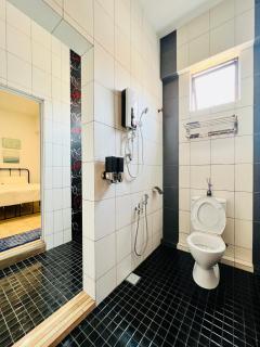 RedLoft - Cozy 4-bedroom loft with free parking and pool table - 1