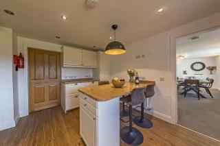 3 Bedroom Barn Conversion with HOT TUB-Garden View - Ty Cerrig Barn - 7