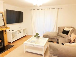 Specious 3bed property with parking & large garden - Aveley - 7
