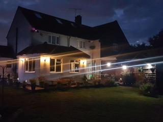 Specious 3bed property with parking & large garden - 9