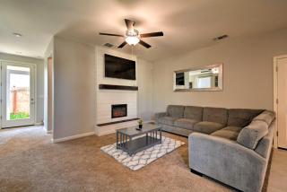 4 Mi to City Center Family-Friendly Retreat! - 7