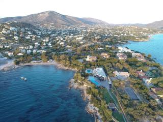 Black Diamond Luxury Beachfront Villa Melina - 5