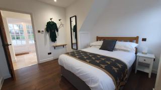 Exclusive Coach House with Lakeside Hot Tub on Country Estate - Toddington - 6