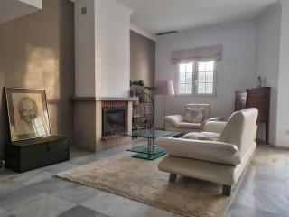 Town-House-Style Villa - on the Golden Mile - 7