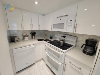 Deluxe Beach Resort - HORA RENTALS - Miami Beach - 8