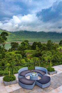 SaffronStays Sundowner by the Lake, Karjat - party-perfect pool villa with rain dance and cricket turf - Karjat - 8