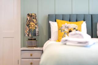 Stunning 2 Bed Basement Flat in the Heart of Cheltenham! - 1