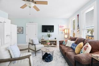 Salty Shack Unit A Dog Friendly Home Across from the Beach - Central Location - 4