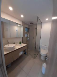 Moderno apartamento en el corazón del poblado - Medellín - 9
