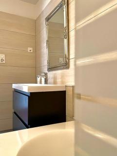 on a quiet location, beautiful, spacious holidayhouse, only for holidays, with a fantastic view, perfect for skiing, walking and hiking - Scheid - 2