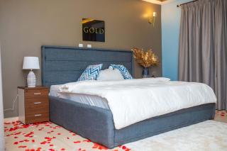 Piano & Gold Collections, Peduase - 3