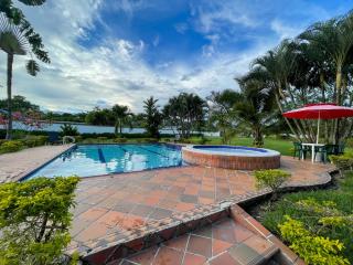Finca Turística Villa Natasha - Casa Campestre y Cabañas Villavicencio - Villavicencio - 2