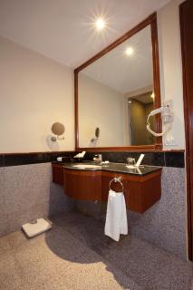 Waterfront Cebu City Hotel & Casino - Cebu City - 9