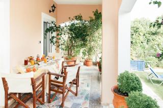 Villa with Private Access to the Beach - Ágios Matthaíos - 1