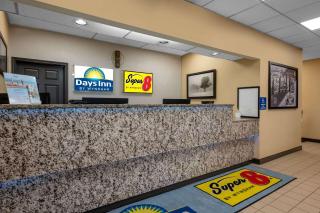 Super 8 by Wyndham Perrysburg-Toledo - Perrysburg - 5