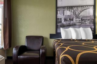 Super 8 by Wyndham Perrysburg-Toledo - 4