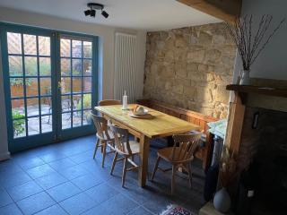 Alnwick Holiday House - Charming, Historic, Central Alnwick with Courtyard - 1