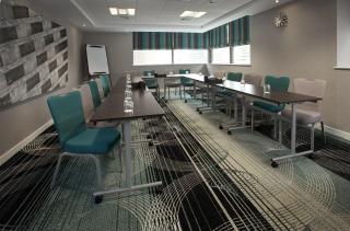 Ramada Hotel & Suites by Wyndham Coventry - Coventry - 3
