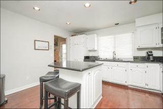 Valencia CA Stunning 3100 +sqft, 5Bed/5Bath home - Santa Clarita - 8