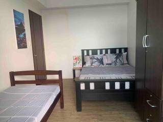 Lovely Spacious Condo With Balcony - Manila - 6